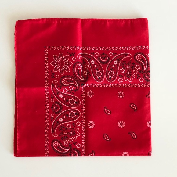 Fun Fashionable Red Bandanas NWT HOST PICK - Picture 8 of 8